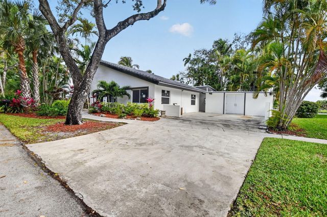 4701 NW 1st Place, Deerfield Beach, FL 33442