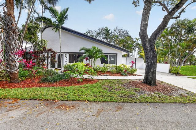 4701 NW 1st Place, Deerfield Beach, FL 33442