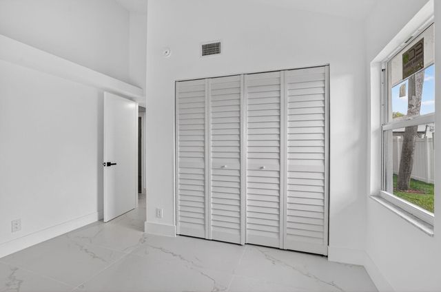 4701 NW 1st Place, Deerfield Beach, FL 33442