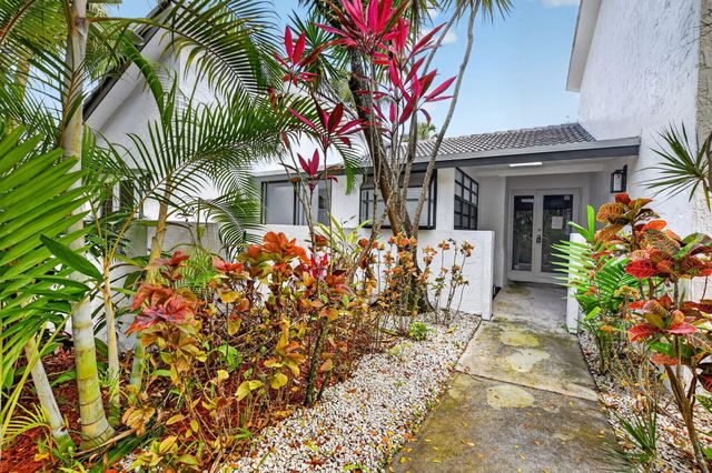 4701 NW 1st Place, Deerfield Beach, FL 33442