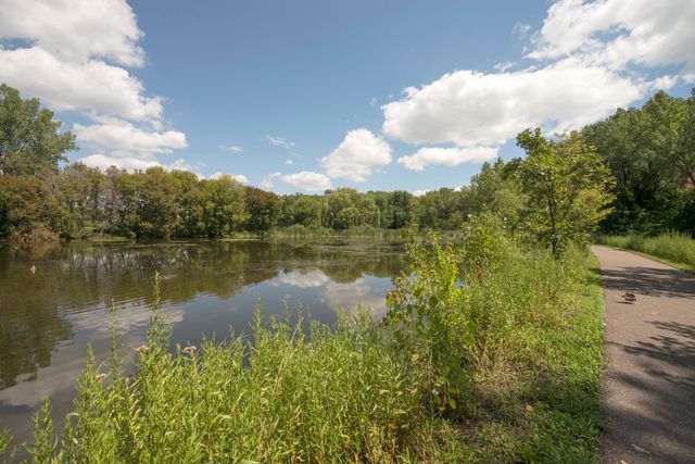 6500 Woodlake Drive 906, Richfield, MN 55423