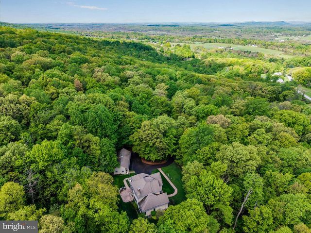 5995 BULL RD, Dover, PA 17315