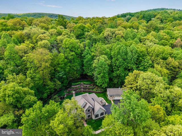 5995 BULL RD, Dover, PA 17315