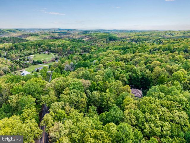 5995 BULL RD, Dover, PA 17315