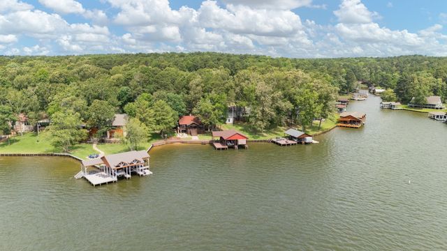 307 King Laurence Court, Scroggins, TX 75480