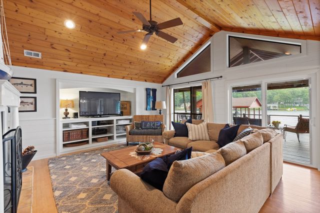 307 King Laurence Court, Scroggins, TX 75480