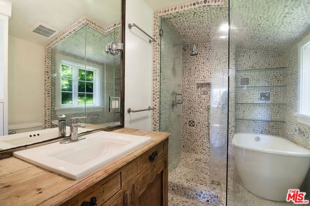 731 San Vicente Boulevard, Santa Monica, CA 90402