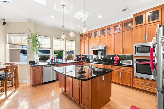 1769 Carmel Ct, Hayward, CA 94541
