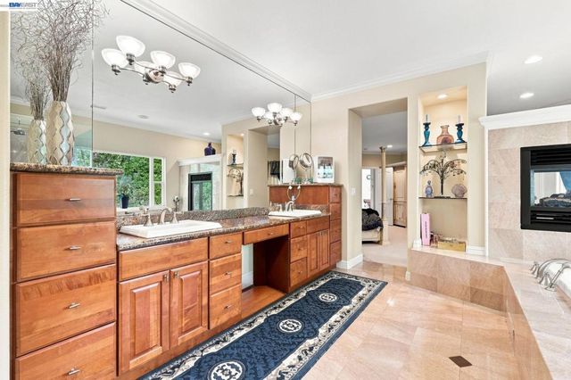 1769 Carmel Ct, Hayward, CA 94541
