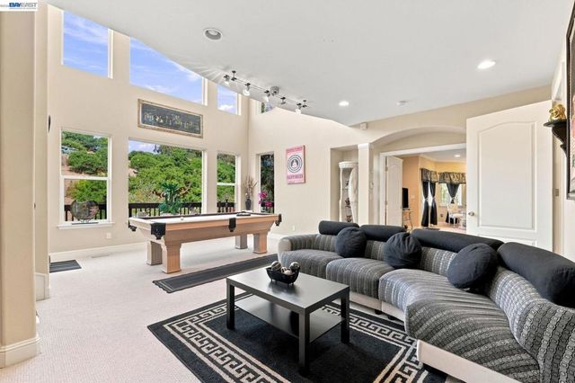 1769 Carmel Ct, Hayward, CA 94541