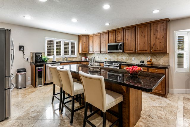 2148 E PINECREST LN, Sandy, UT 84092