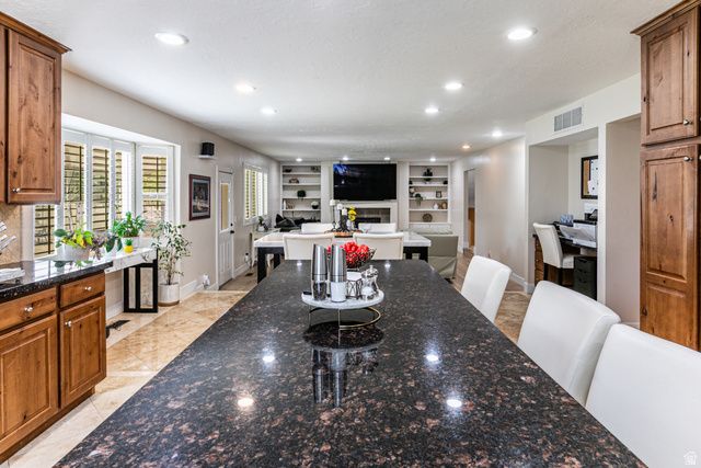 2148 E PINECREST LN, Sandy, UT 84092