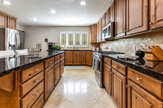 2148 E PINECREST LN, Sandy, UT 84092