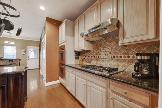 2329 N Lake Front Drive, League City, TX 77573