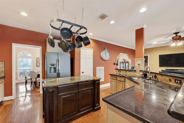 2329 N Lake Front Drive, League City, TX 77573