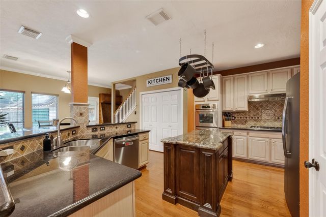 2329 N Lake Front Drive, League City, TX 77573