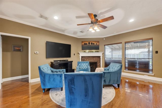 2329 N Lake Front Drive, League City, TX 77573