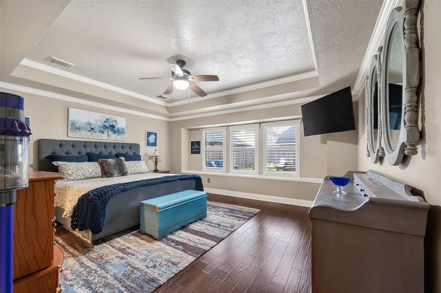 2329 N Lake Front Drive, League City, TX 77573