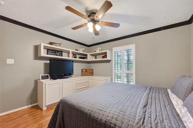 2329 N Lake Front Drive, League City, TX 77573