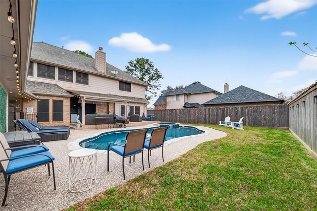 2329 N Lake Front Drive, League City, TX 77573