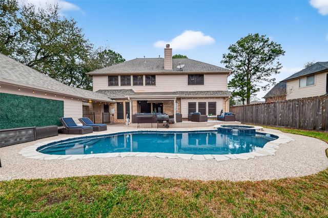 2329 N Lake Front Drive, League City, TX 77573