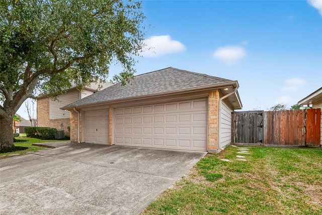 2329 N Lake Front Drive, League City, TX 77573