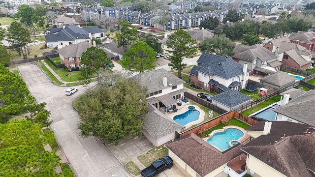 2329 N Lake Front Drive, League City, TX 77573