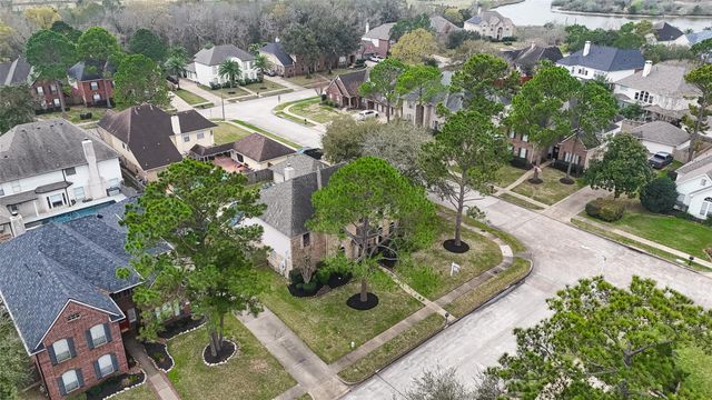 2329 N Lake Front Drive, League City, TX 77573