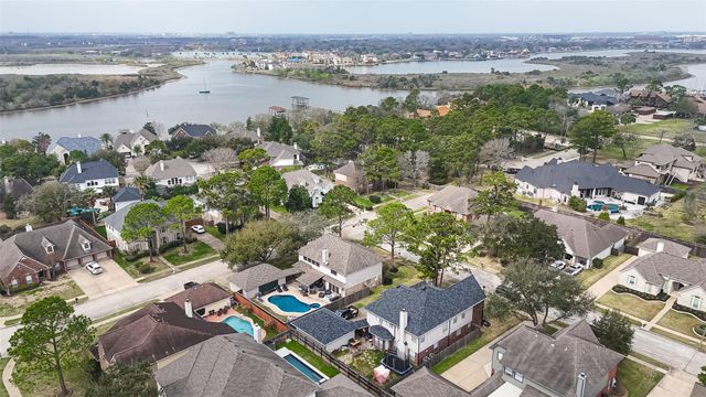2329 N Lake Front Drive, League City, TX 77573