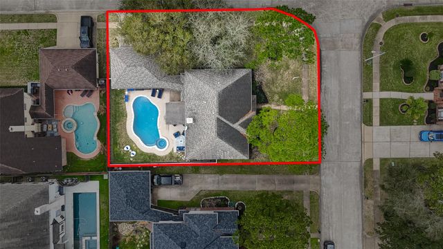 2329 N Lake Front Drive, League City, TX 77573