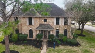 2329 N Lake Front Drive, League City, TX 77573