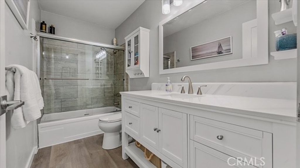 Image 10 of property listing at 3609 E 2nd St 205, Long Beach, CA 90803
