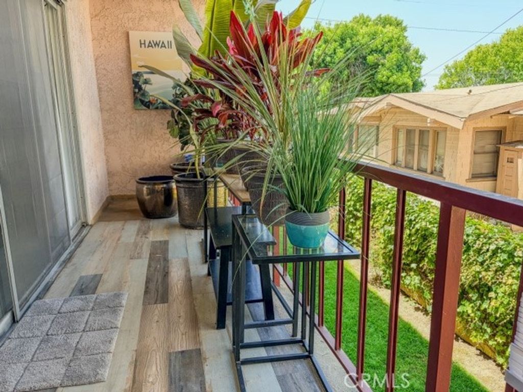 Image 16 of property listing at 3609 E 2nd St 205, Long Beach, CA 90803
