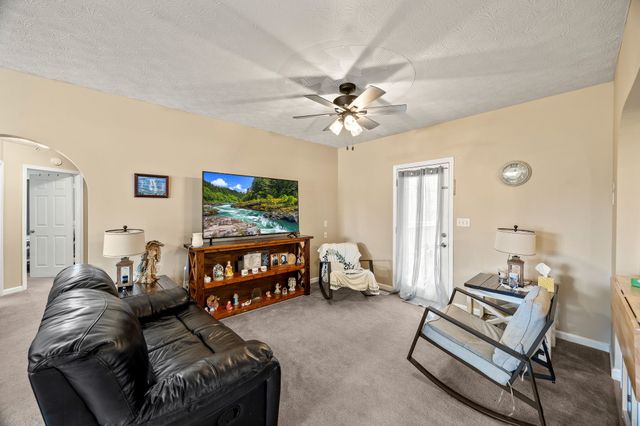 125 Doe Ln, Smithville, TN 37166