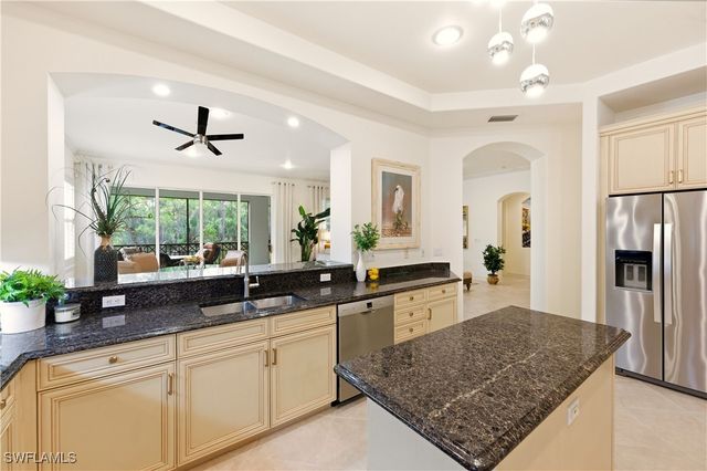 2843 Tiburon BLVD E 7-102, Naples, FL 34109