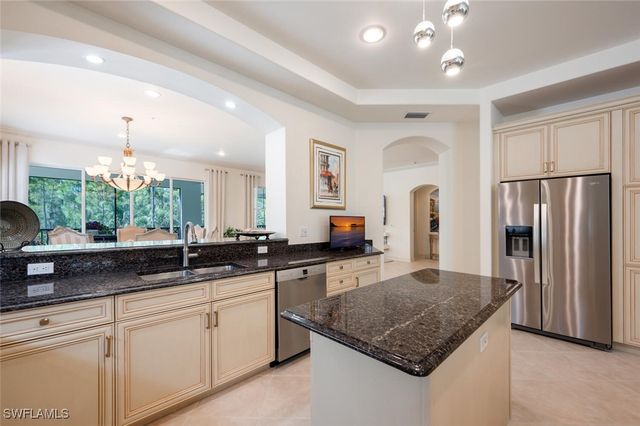 2843 Tiburon BLVD E 7-102, Naples, FL 34109
