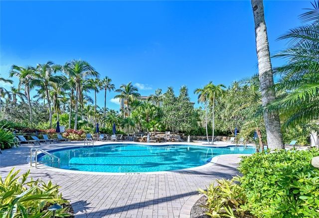 2843 Tiburon BLVD E 7-102, Naples, FL 34109