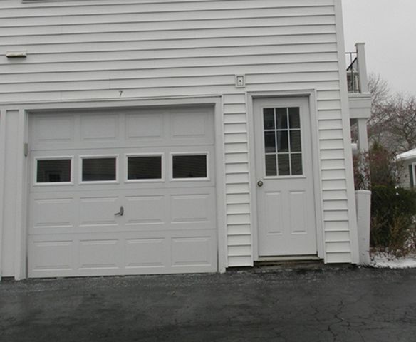 7 Falcon Lane West, Perinton, NY 14450