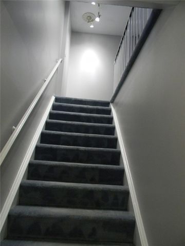 7 Falcon Lane West, Perinton, NY 14450