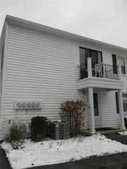 7 Falcon Lane West, Perinton, NY 14450