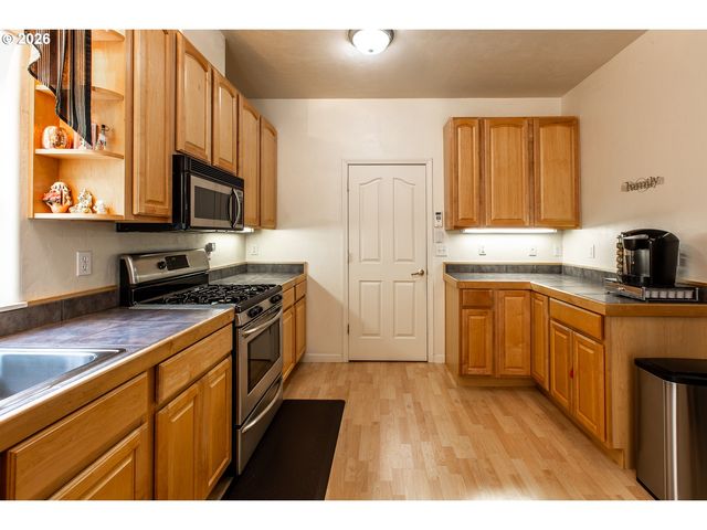 2737 HALLMARK Ln, Eugene, OR 97405