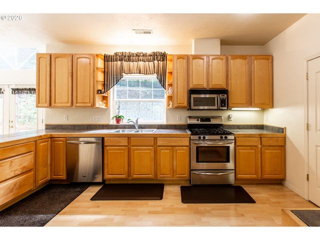 2737 HALLMARK Ln, Eugene, OR 97405