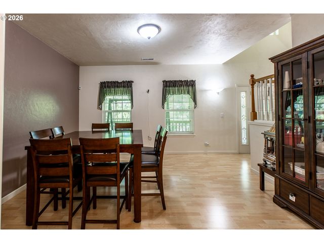 2737 HALLMARK Ln, Eugene, OR 97405