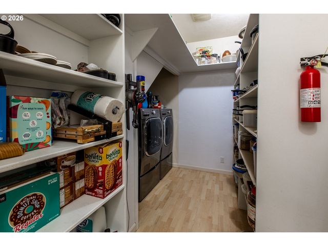 2737 HALLMARK Ln, Eugene, OR 97405