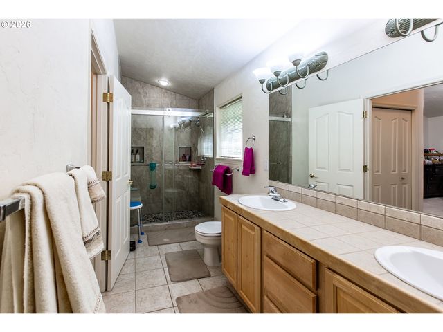 2737 HALLMARK Ln, Eugene, OR 97405