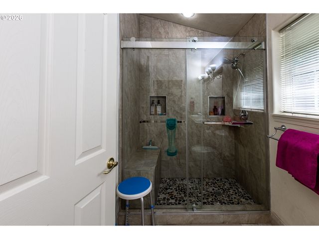 2737 HALLMARK Ln, Eugene, OR 97405