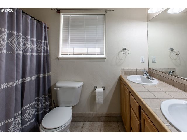 2737 HALLMARK Ln, Eugene, OR 97405