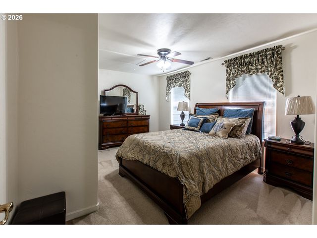 2737 HALLMARK Ln, Eugene, OR 97405