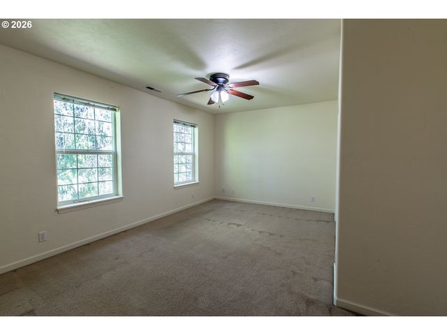 2737 HALLMARK Ln, Eugene, OR 97405