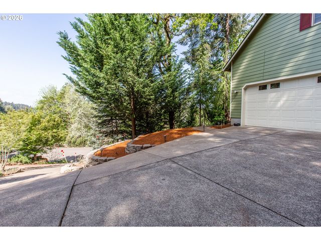 2737 HALLMARK Ln, Eugene, OR 97405